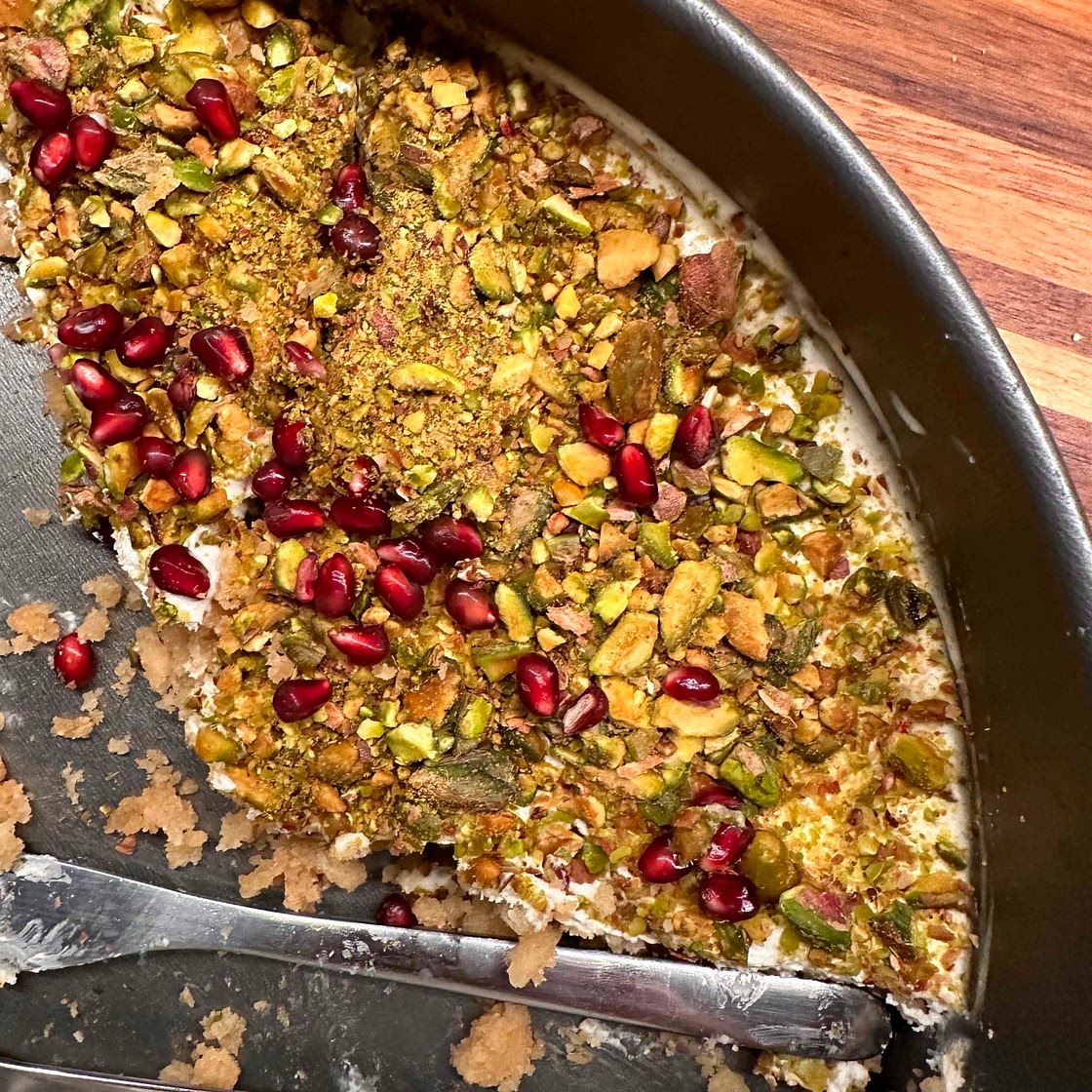 Toasted bread pudding with creram and pistachios