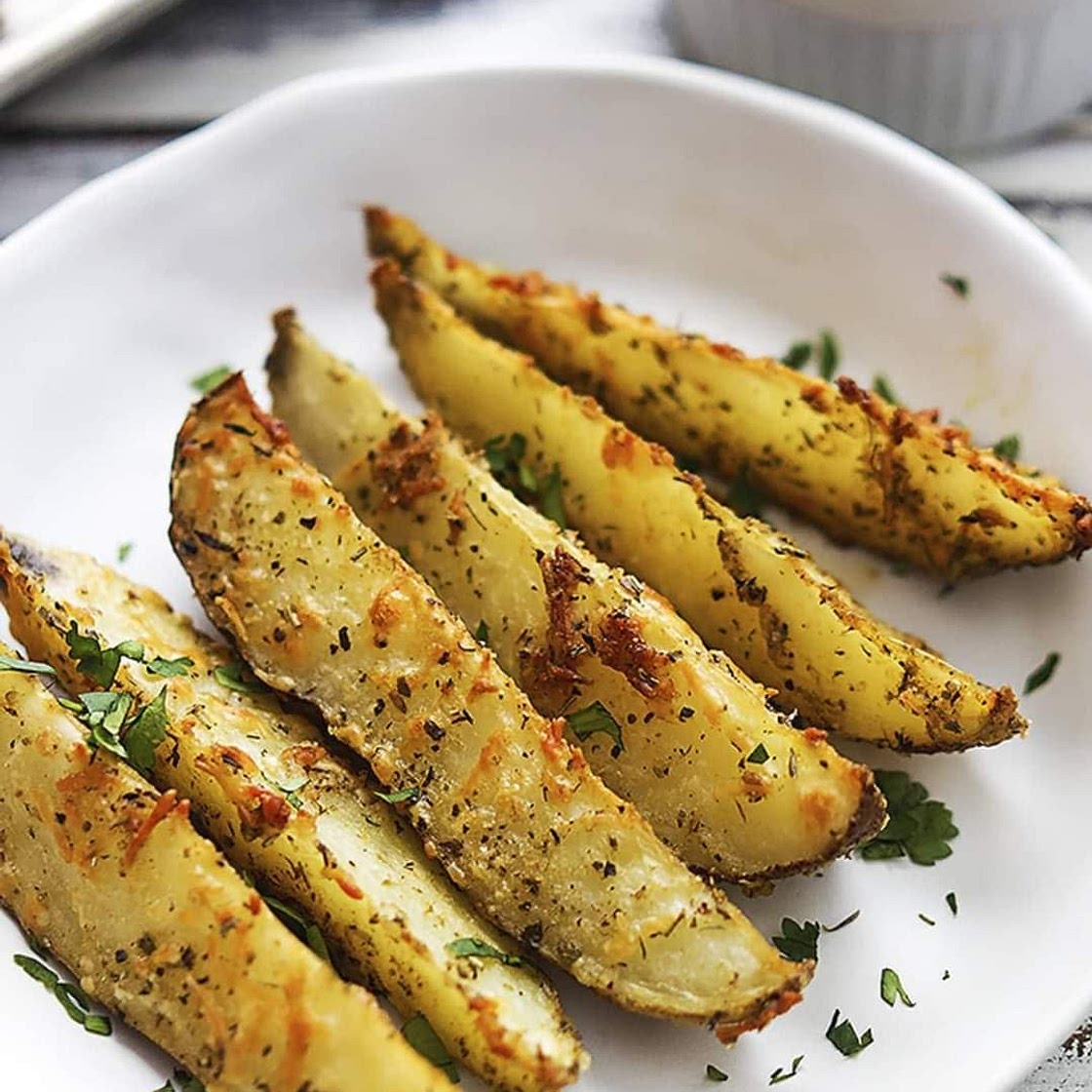 BAKED GARLIC PARMESAN POTATO WEDGES
