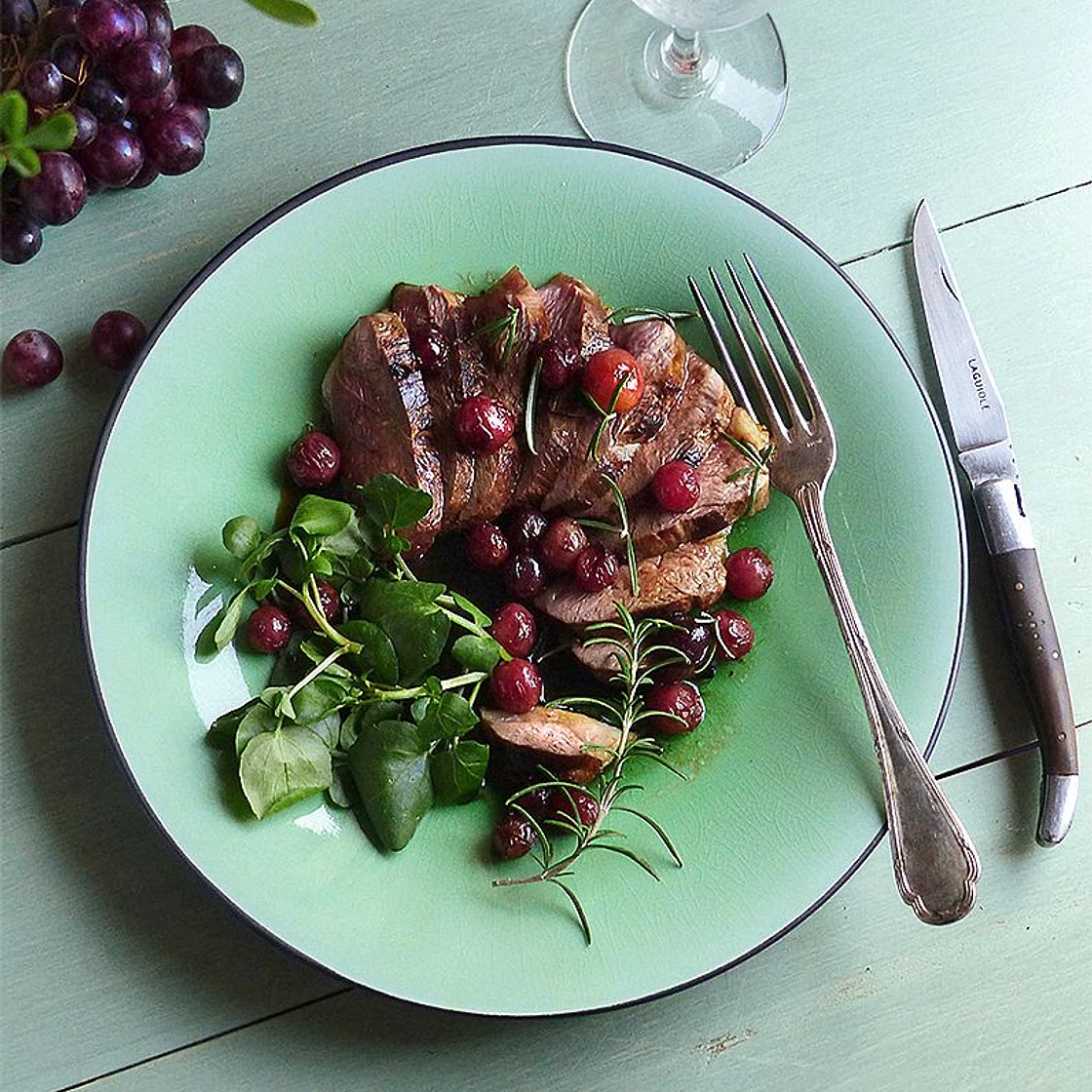 Magret de canard et raisins caramélisés