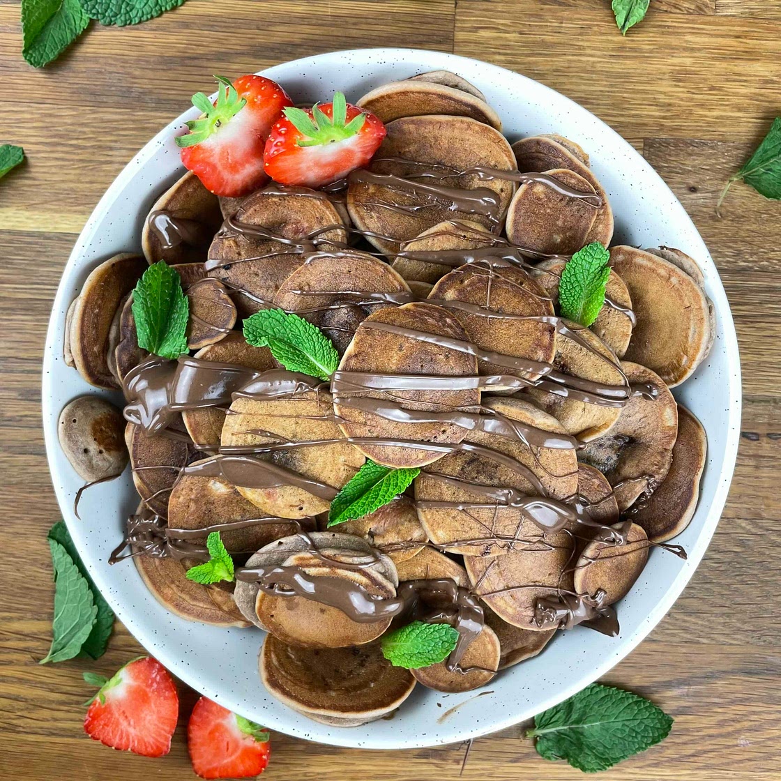 Nutella Strawberry Pancakes