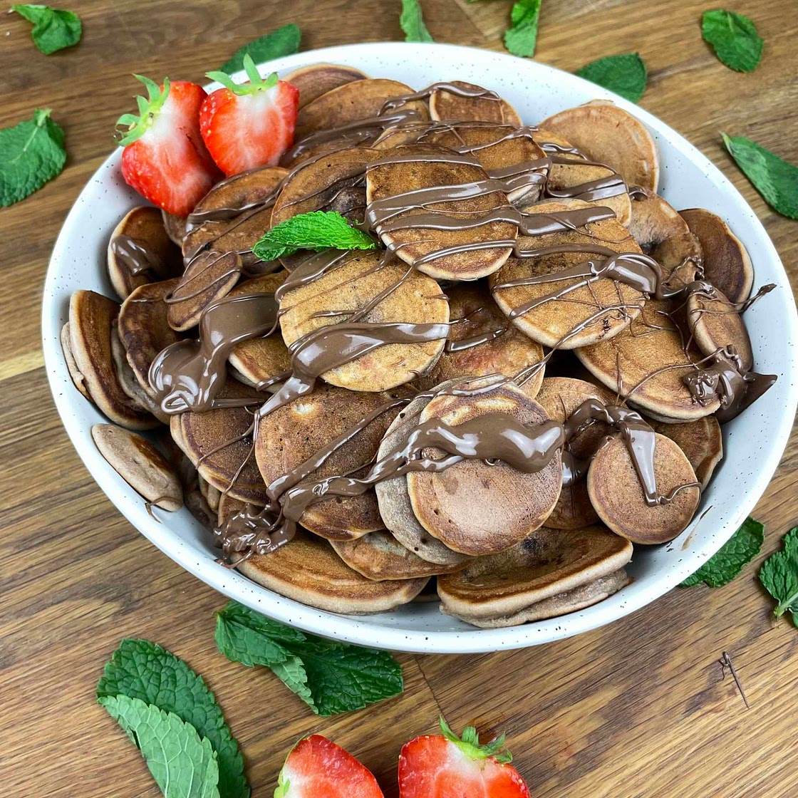 Nutella Strawberry Pancakes