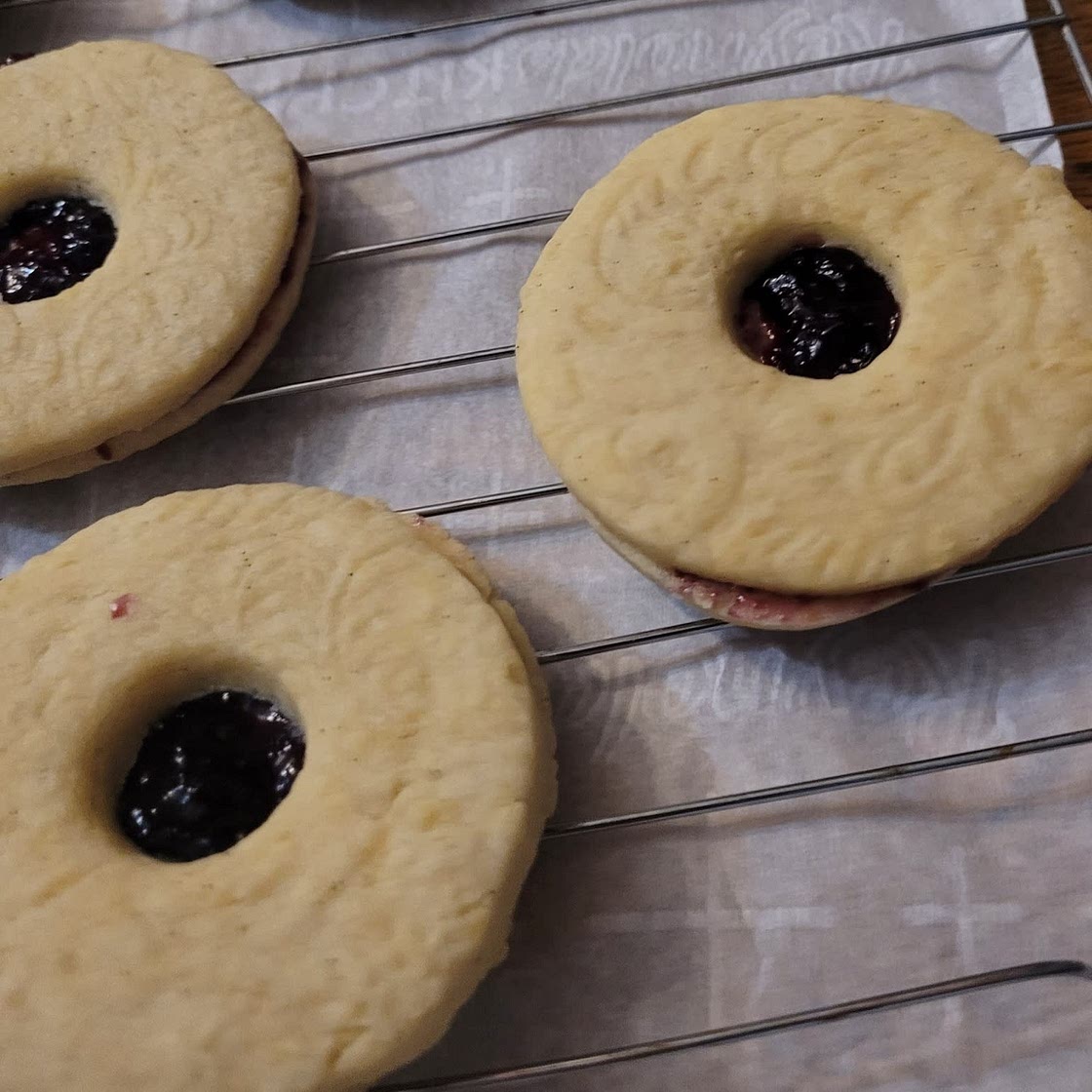 Simple sandwich cookie