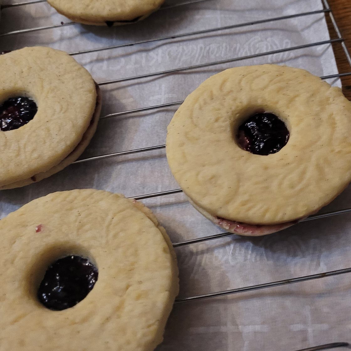 Simple sandwich cookie