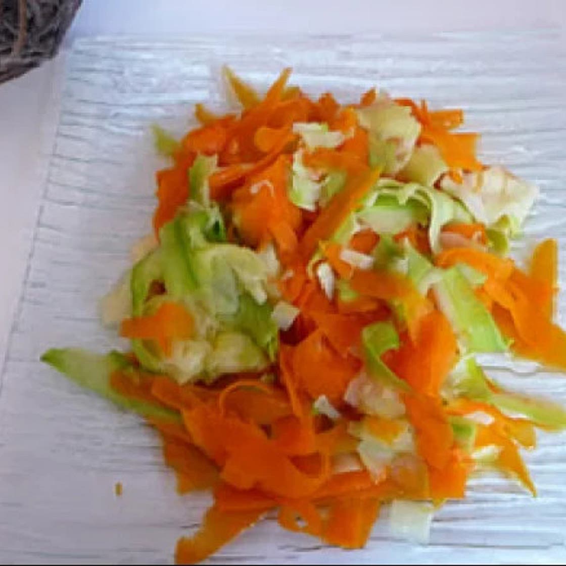 Tagliatelles de carottes et courgettes au pesto de fanes et chèvre sec