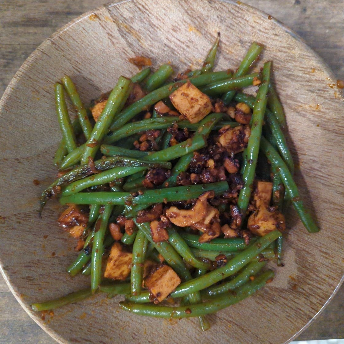 Haricots verts au tofu épicé