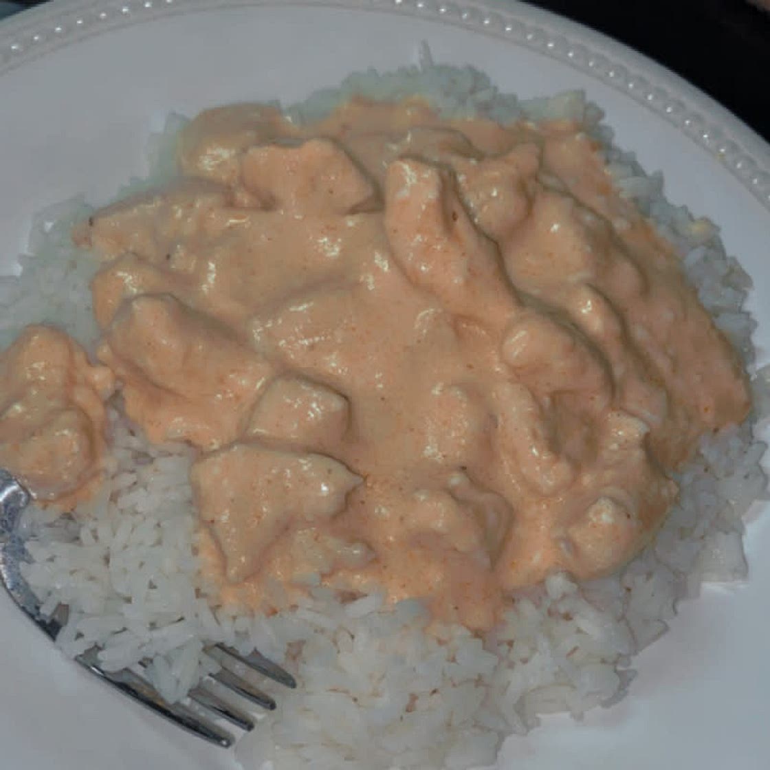 Healthy Delicious Creamy Chicken! MUST TRY! One of my most popular recipes, wanted to share this again with you all as there are a lot of new people joining us! It tastes absolutely unreal!! So creamy and really macro friendly🤌🏽 For the chicken: 2 chicke