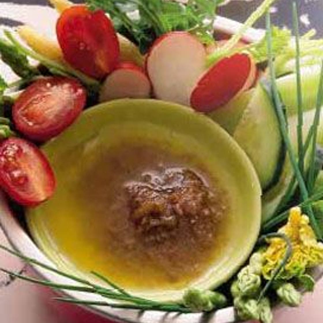 Légumes crus en anchoïade