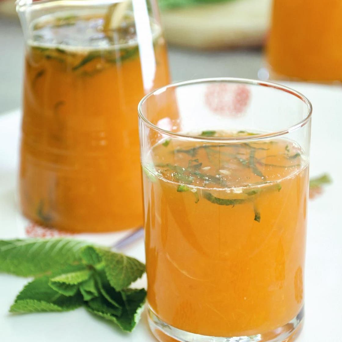 Cocktail tonique aux agrumes, au miel et à la menthe