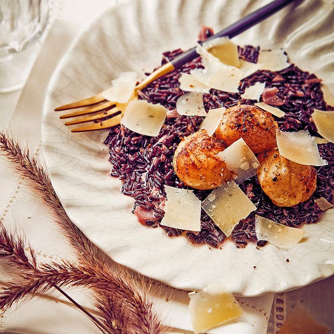 Risotto venere nero et saint-jacques snackées
