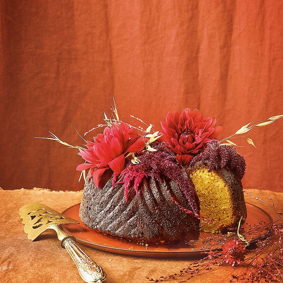 Bundt cake au miel, yaourt grec, et orange sanguine