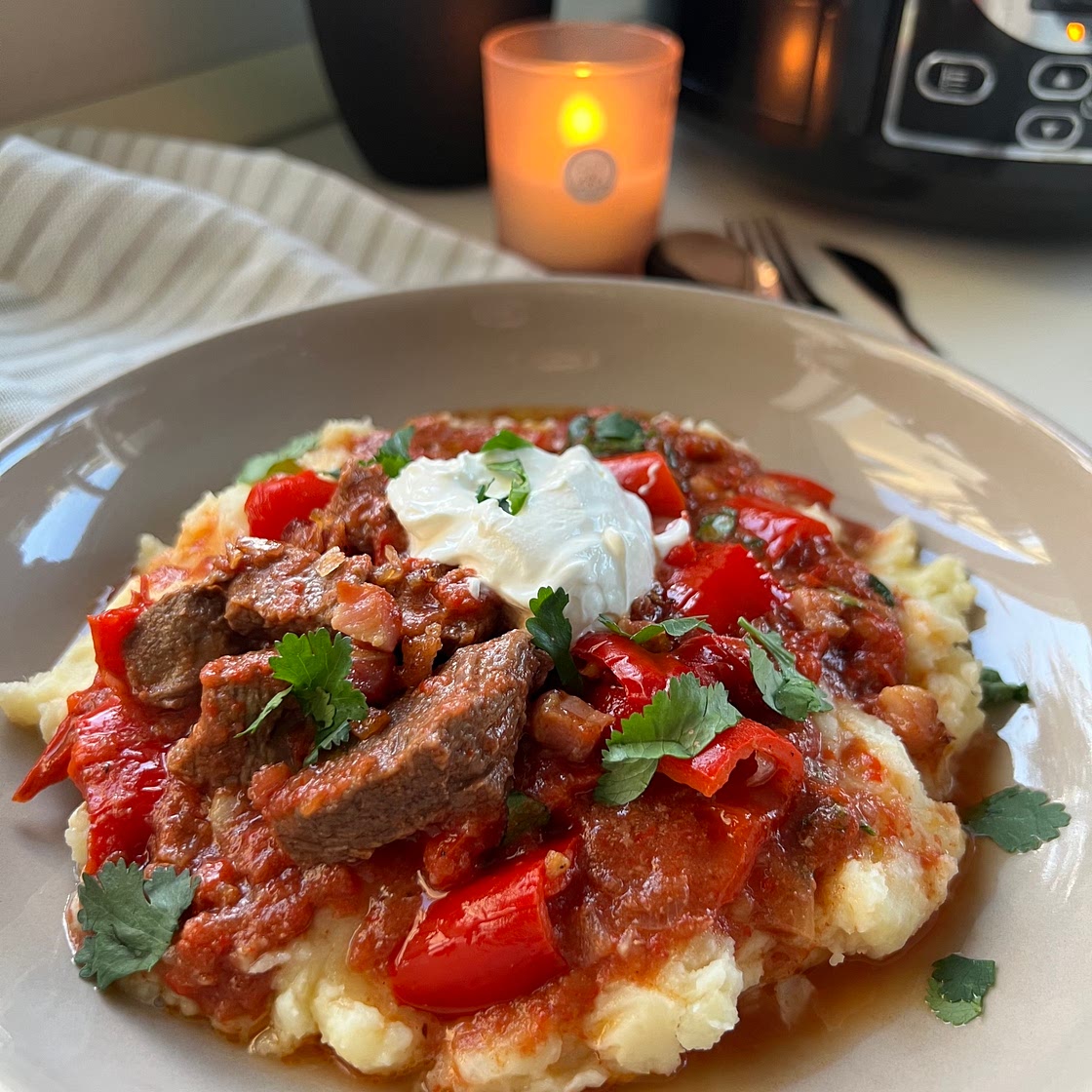 SLOW COOKER BEEF GOULASH