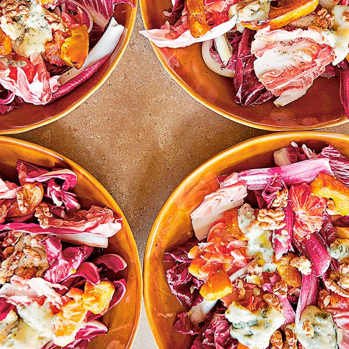 Salade de potimarron, chicorée et bleu, vinaigrette aux noix et à l'orange