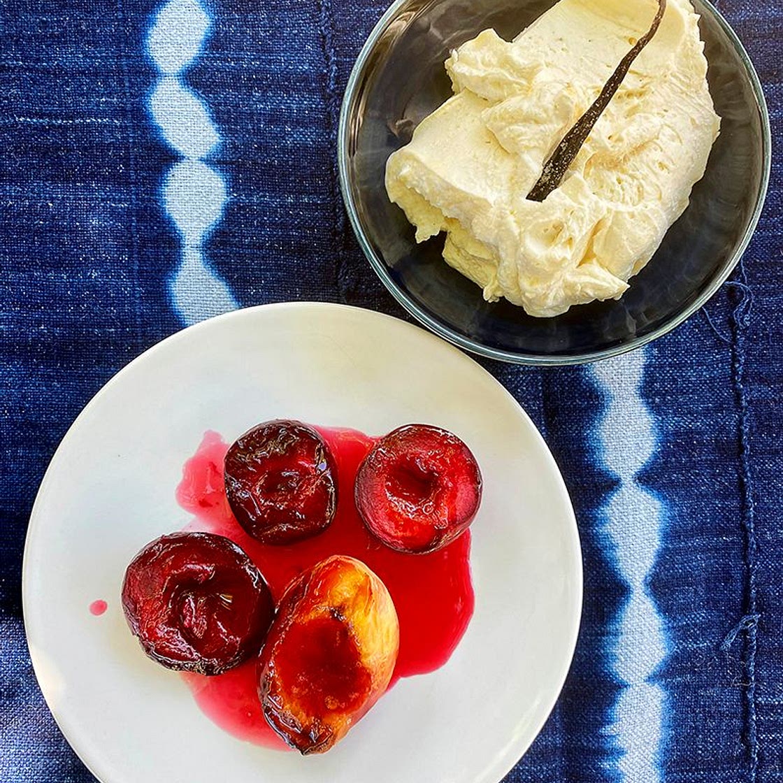 Prunes et pêches rôties à la ricotta