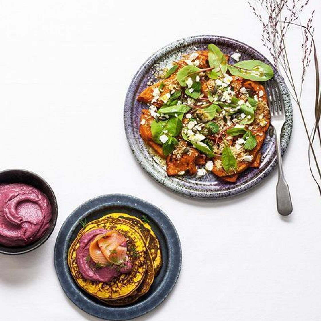 Salade de potiron rôti aux pousses d’épinards, feta et quinoa