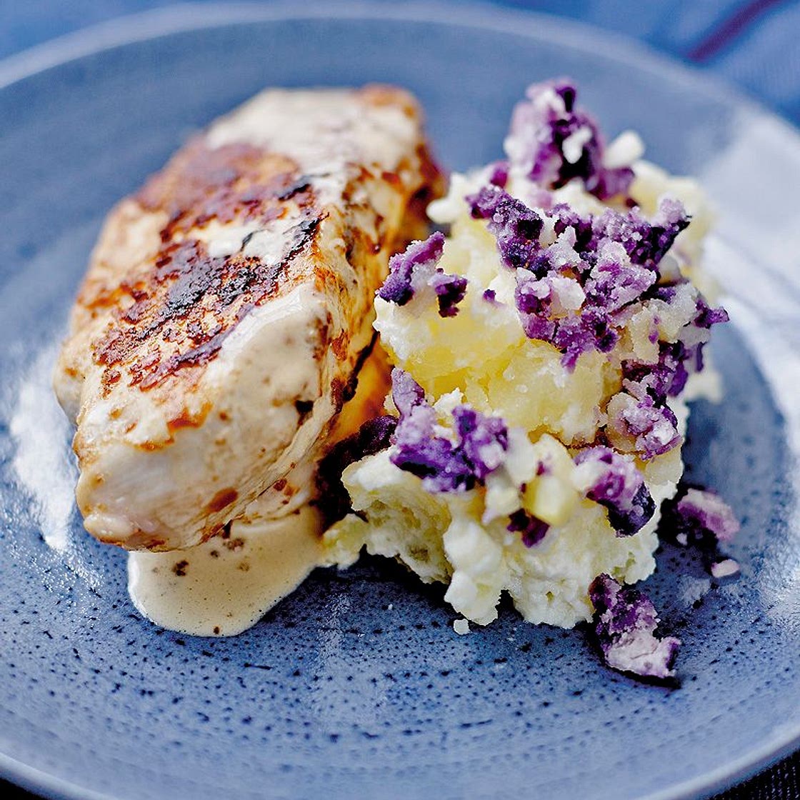 Suprêmes de volaille, fruits secs et spéculoos, écrasé de pommes de terre