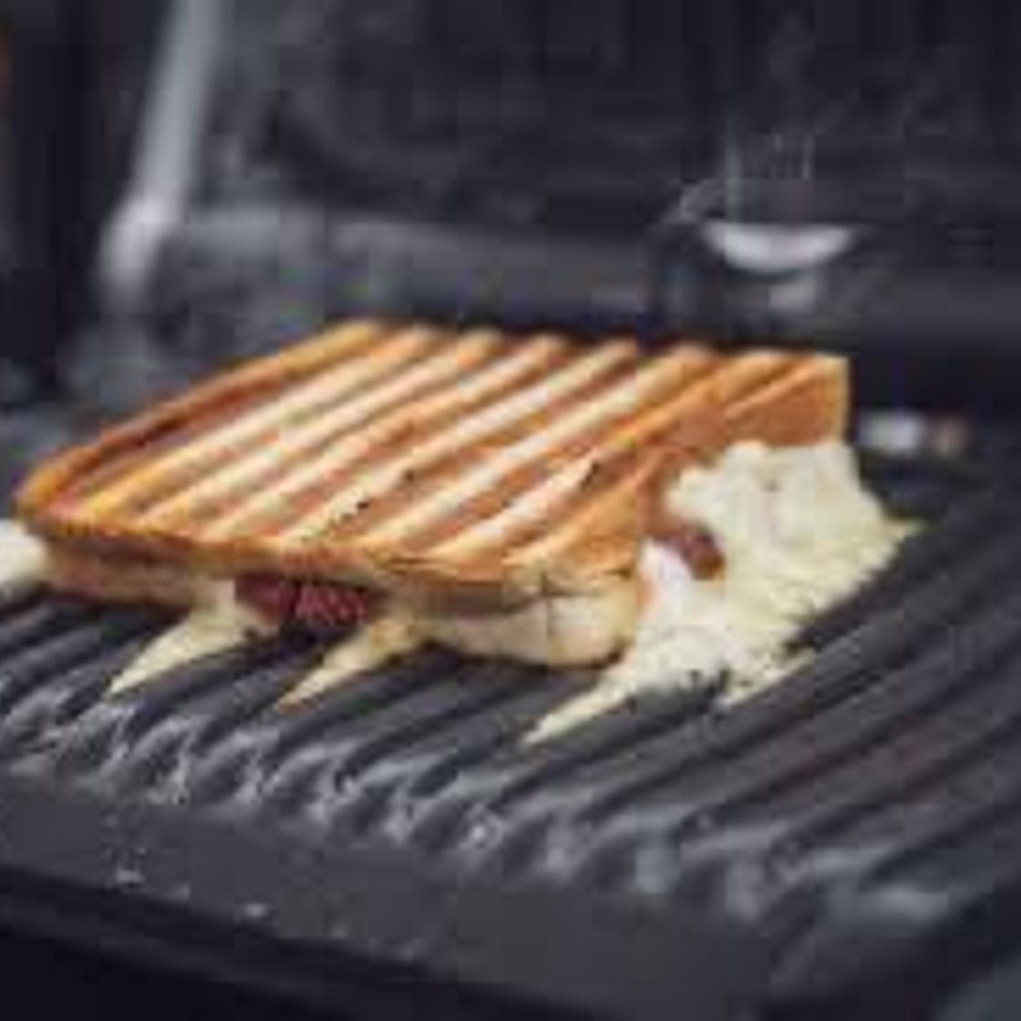 Türkischer Toast mit Sucuk