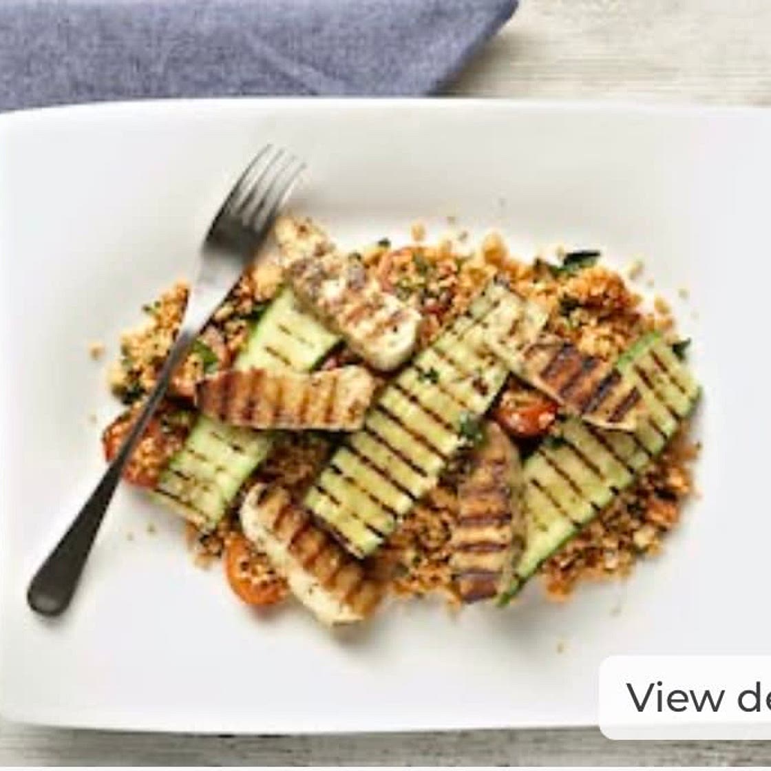 Grilled halloumi salad