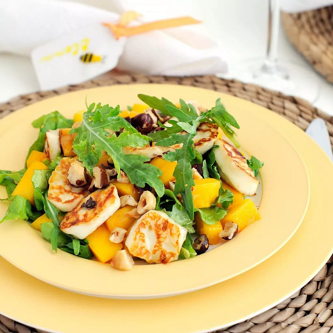 Salade de roquette, poulet grillé et mangue