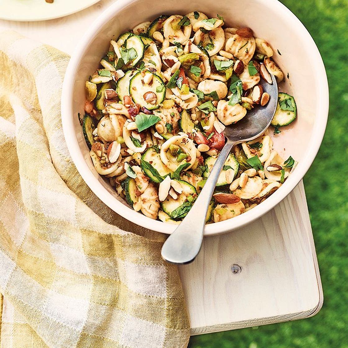 Salade de pâtes aux tomates confites et courgette