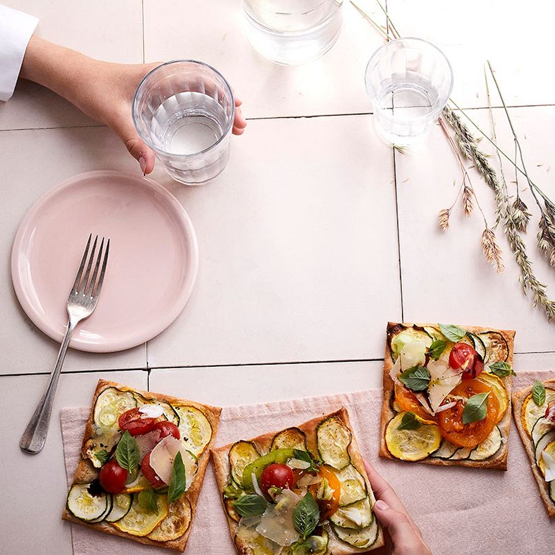 Tartelettes feuilletées aux légumes et à la mozzarella