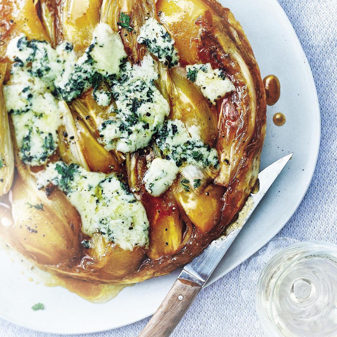 Tarte tatin aux endives, poires et stilton