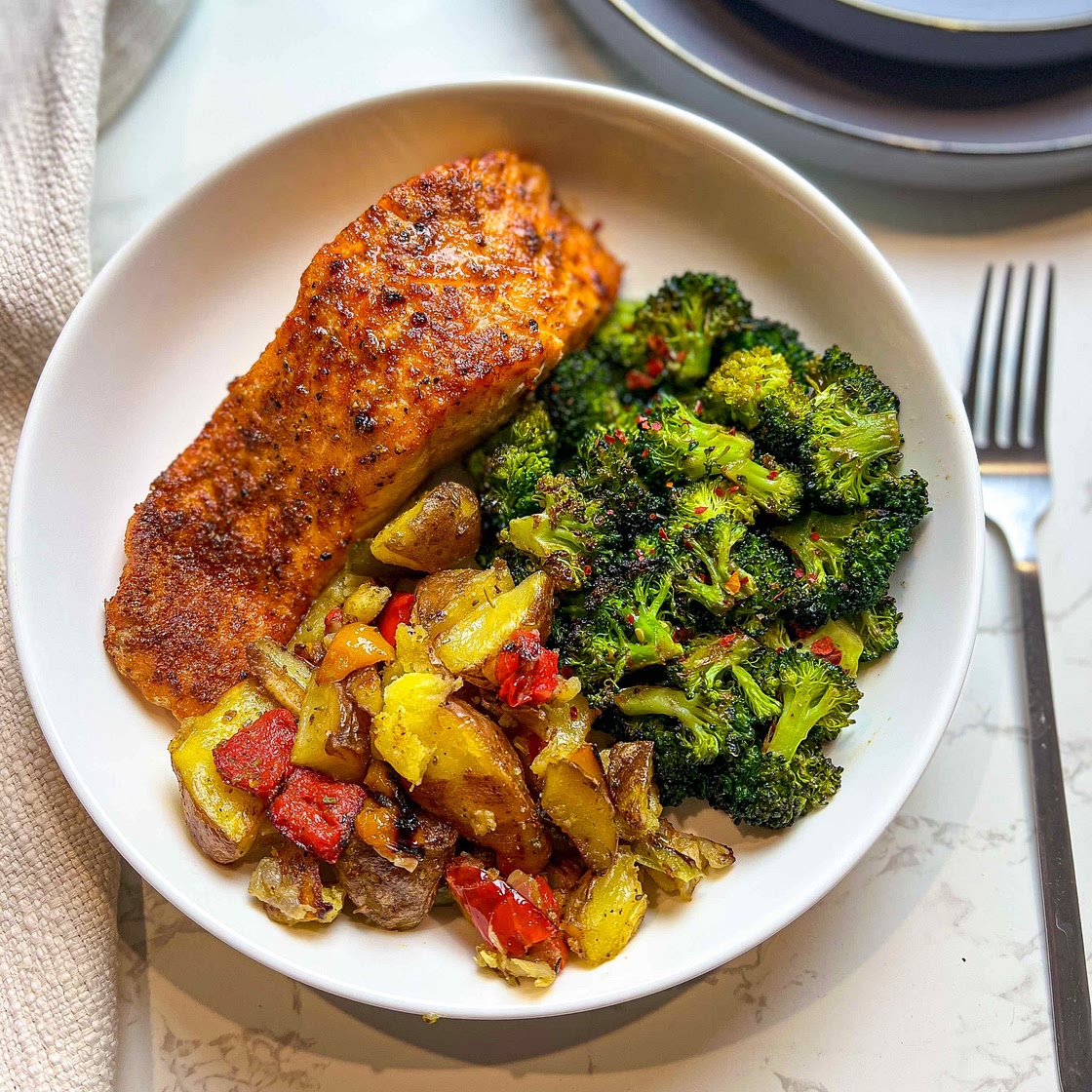 Salmon with Broccoli and Roasted Potatoes 