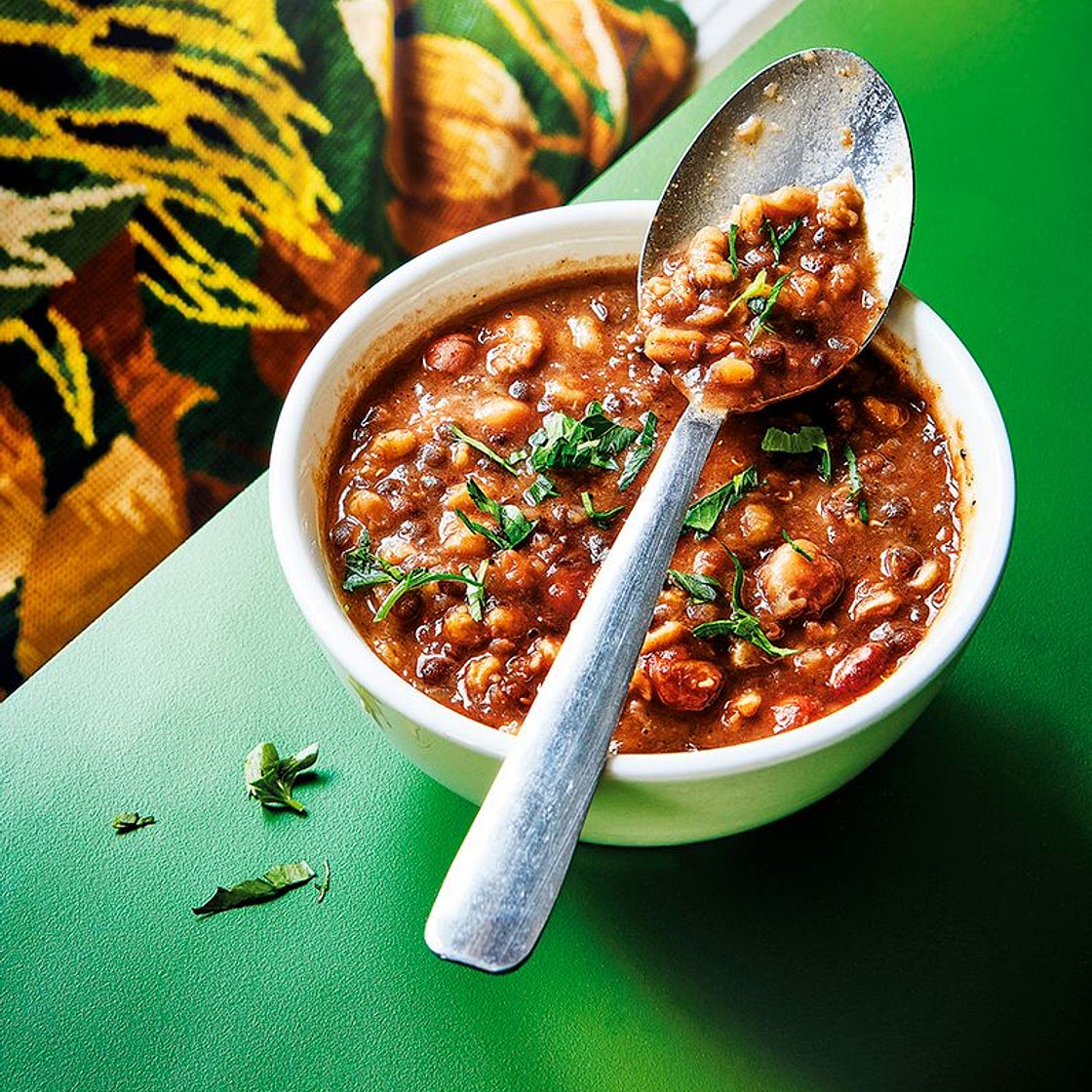 Makhlouta oignons, haricots blancs, pois chiches