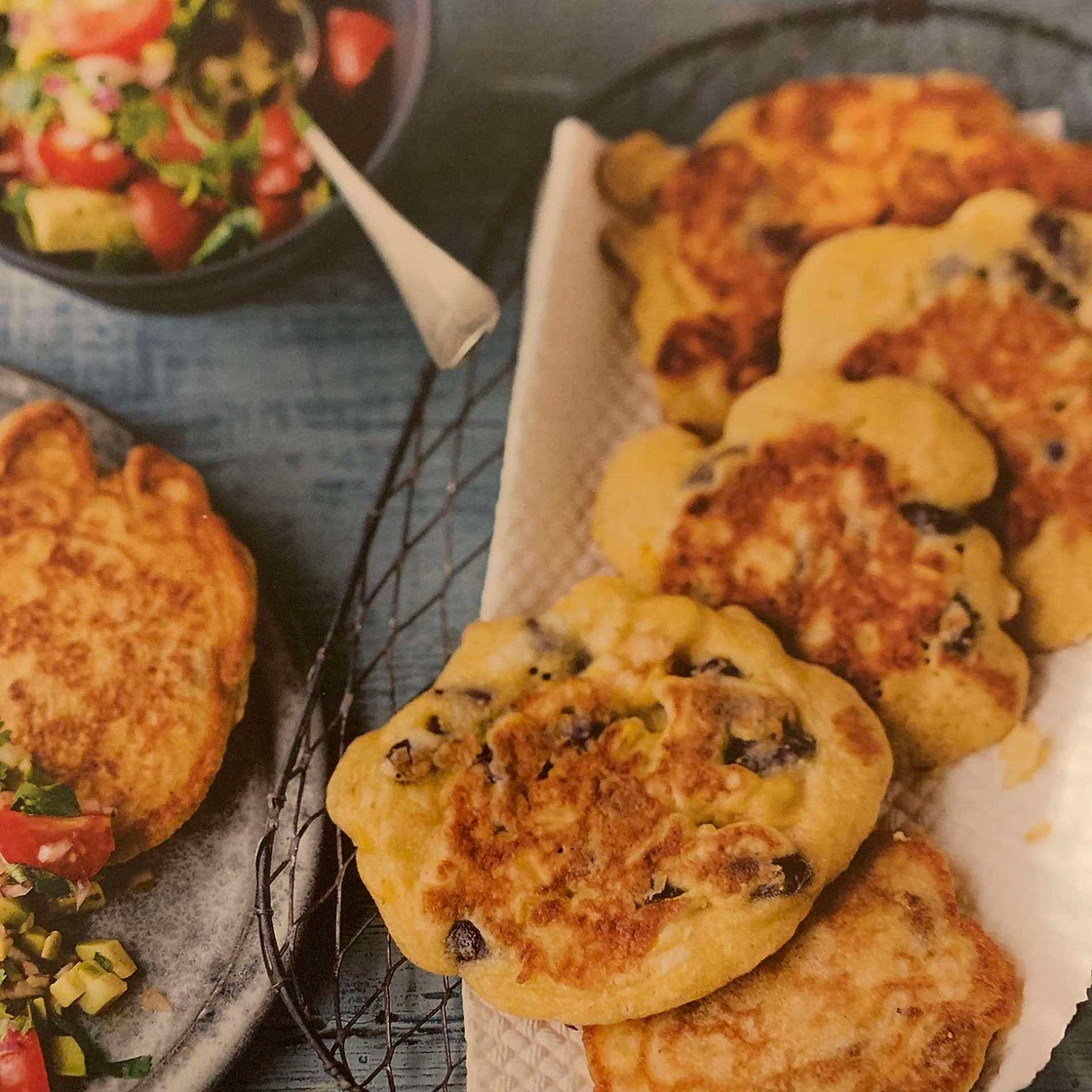 Bohnen-Mais-Küchlein mit Salsa