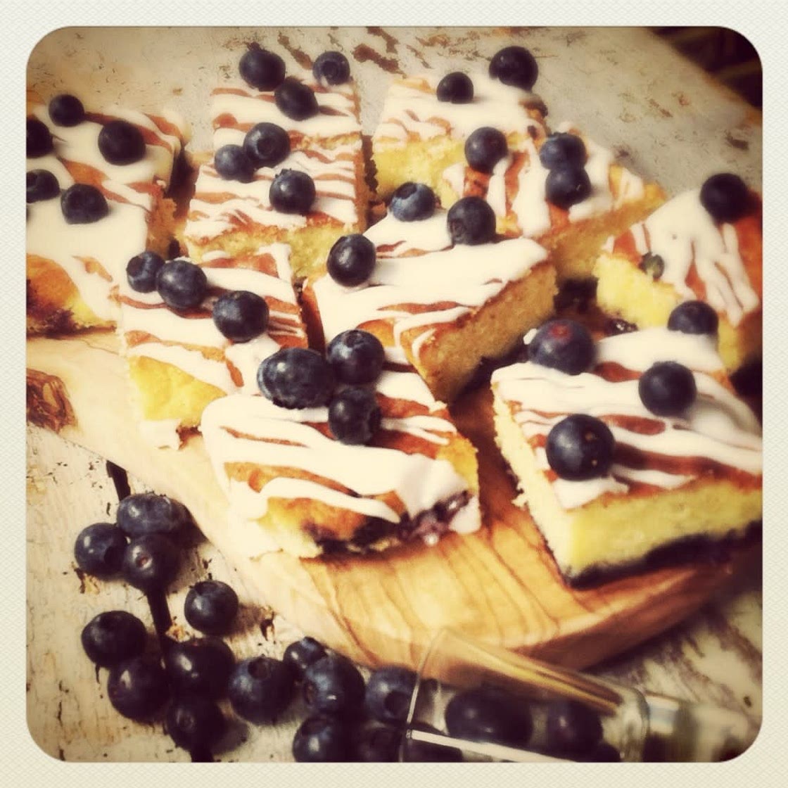 Berry, Lemon & Almond Traybake