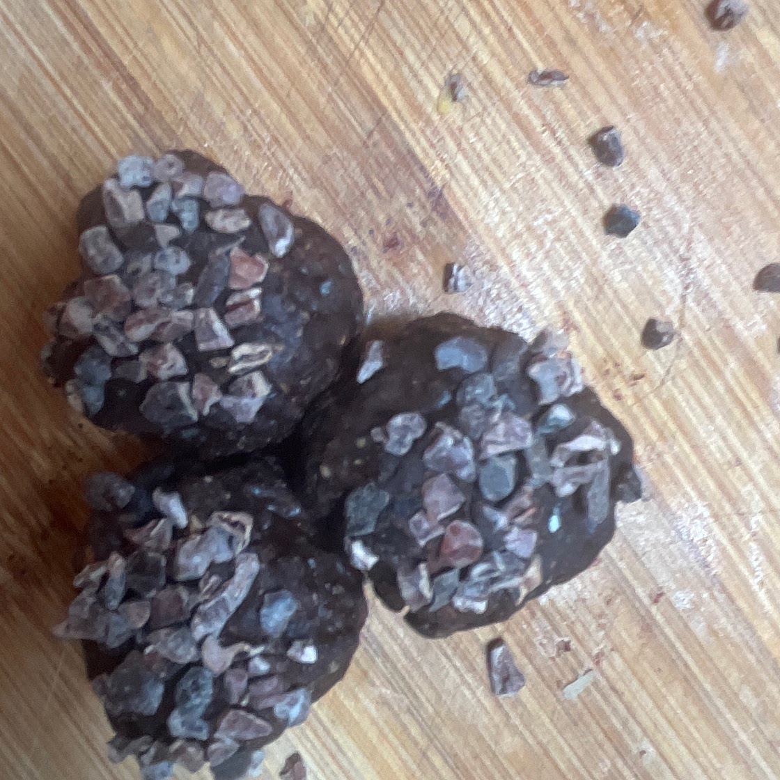 Brownie Batter Bliss Balls with Cacao and Dates (vegan)
