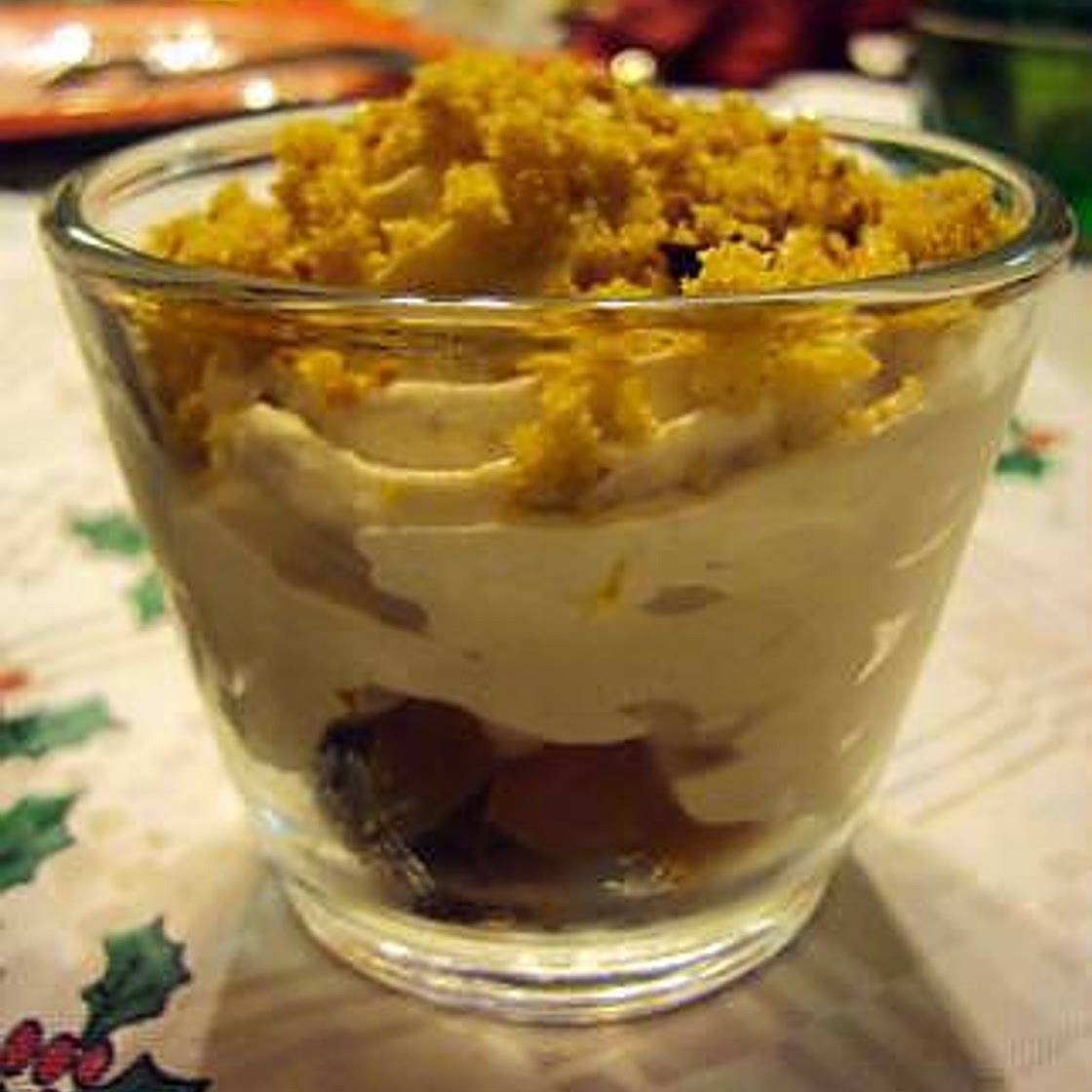 Verrine d'espuma de foie gras aux fruitx secs