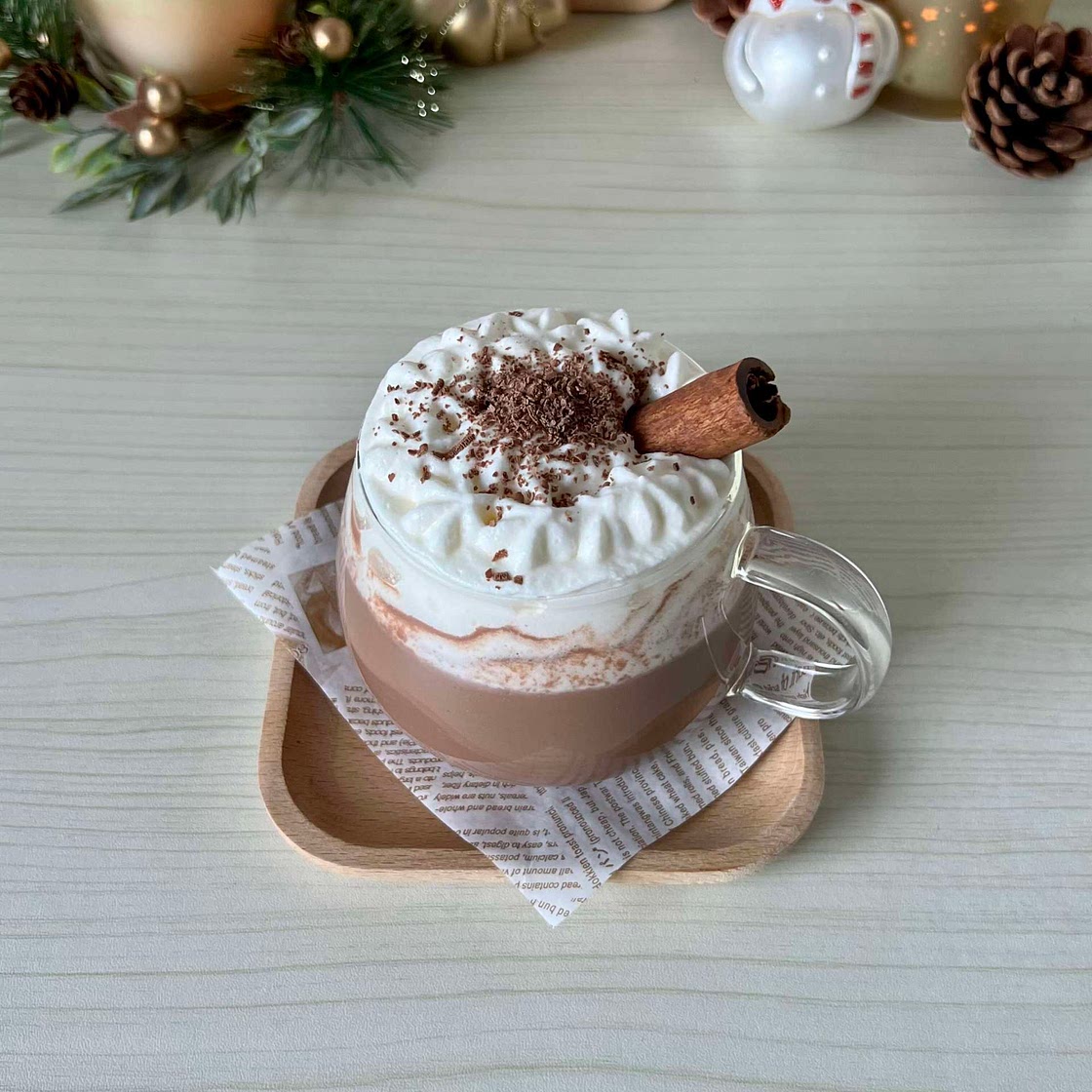 Hot chocolate with whipped cream