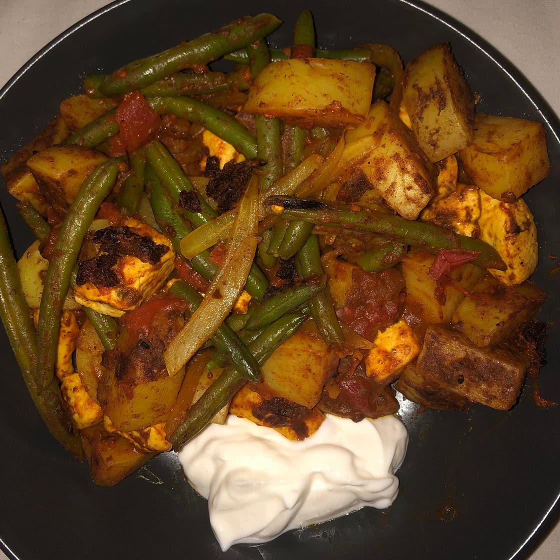 Curried chicken and potatoes with green beans 