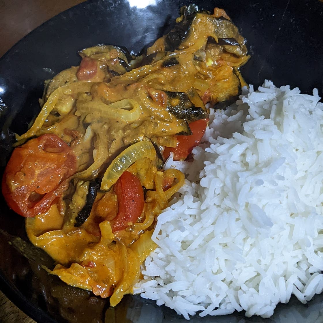 Roasted aubergine & tomato curry