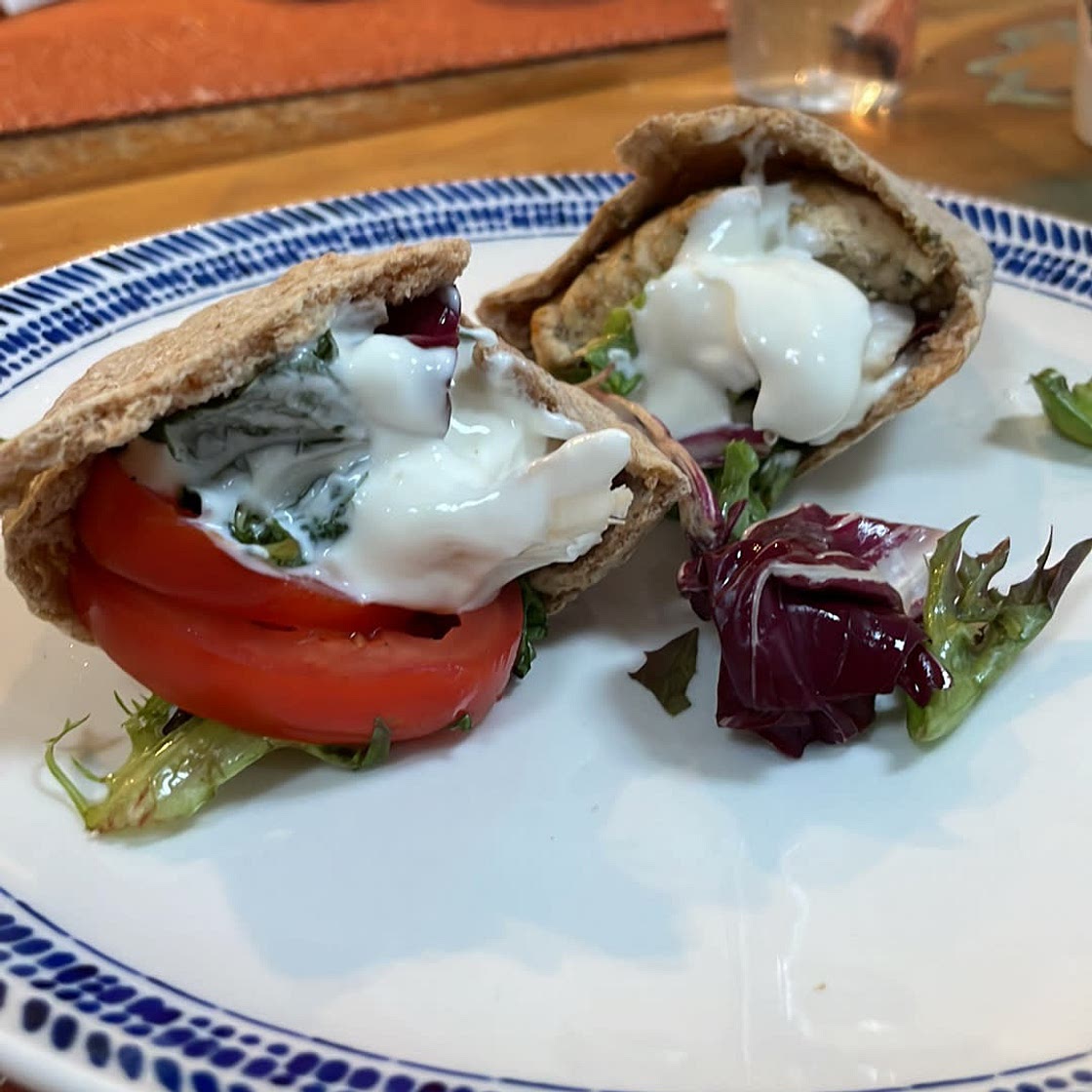 Greek-style chicken pittas