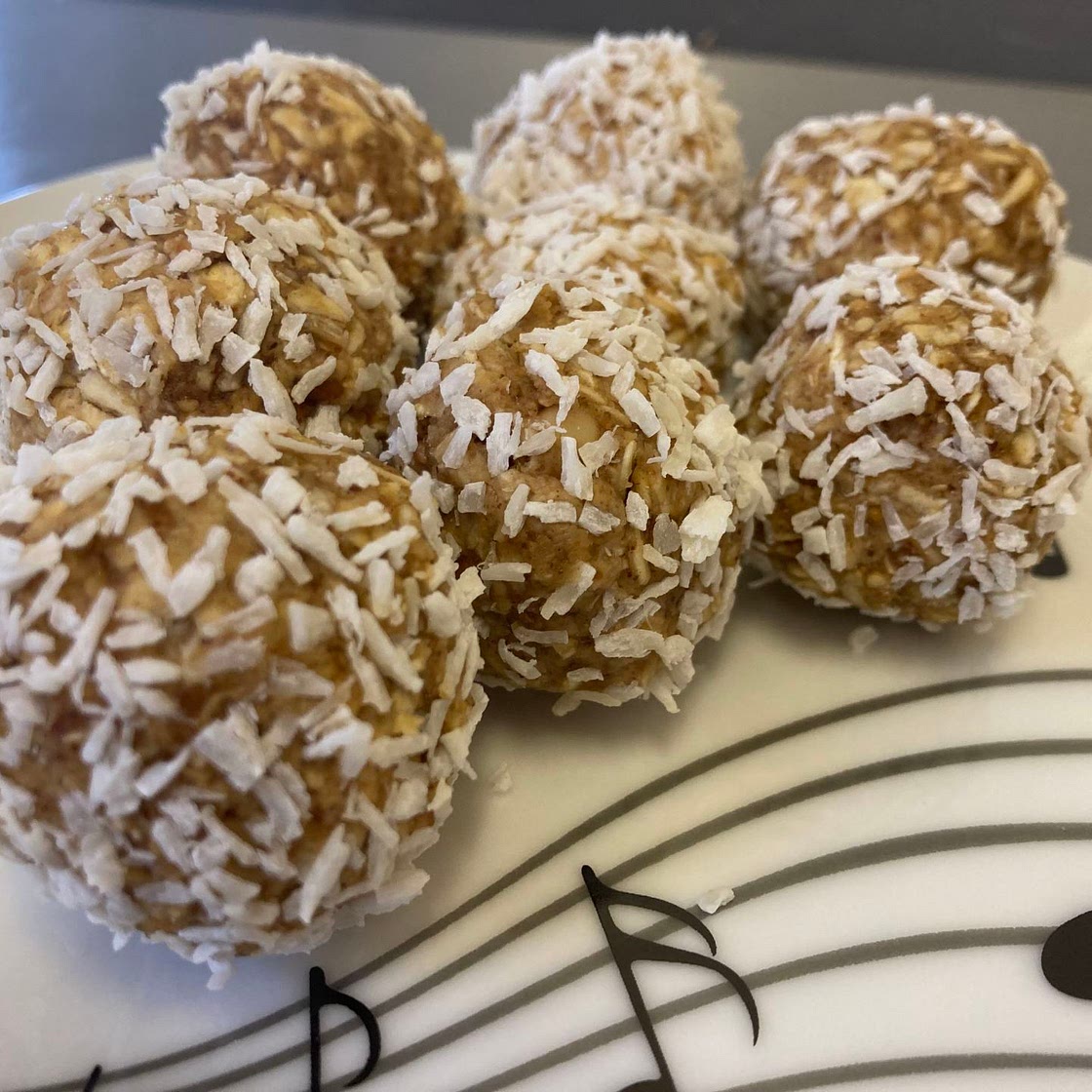 Peanut butter protein balls