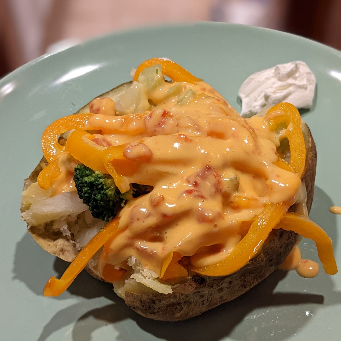 Cheesy baked potatoes (McAlister's spud copycat)