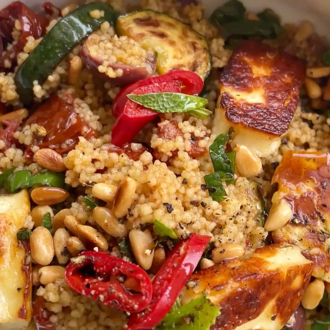 Courgette, quinoa & halloumi salad