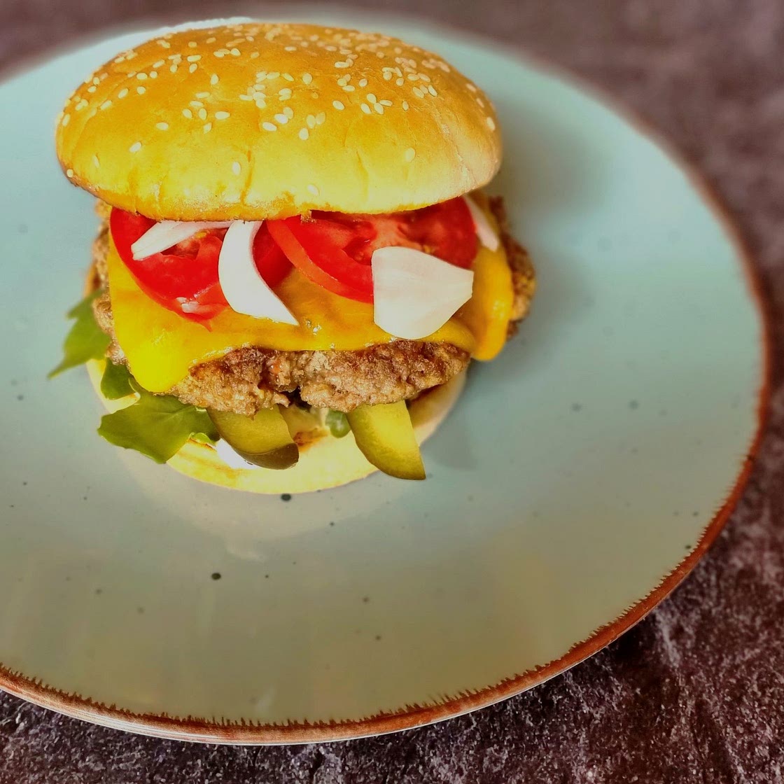 Cheeseburger Deluxe mit Cheddarkäse