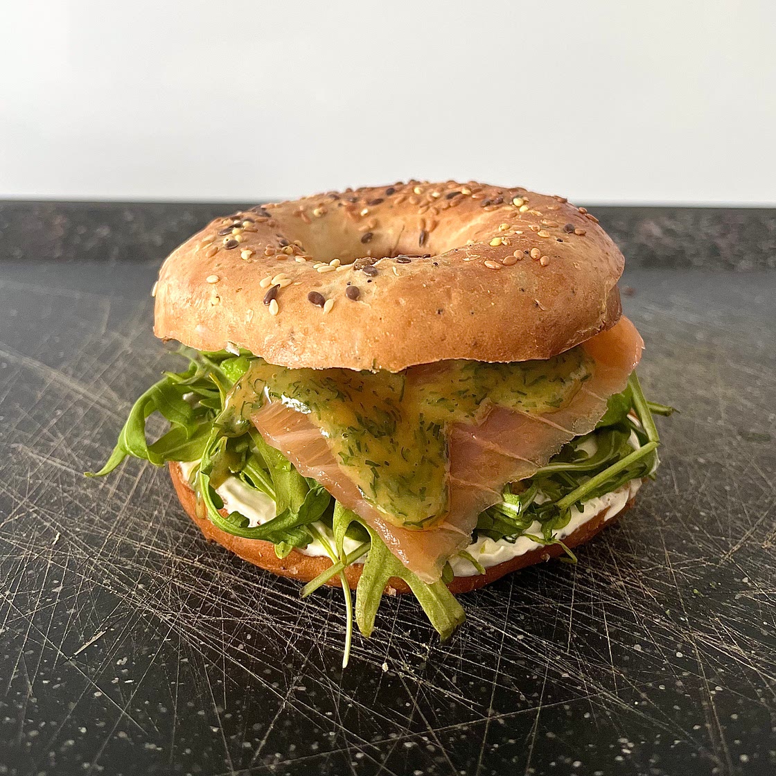 Lachs Avocado Bagel