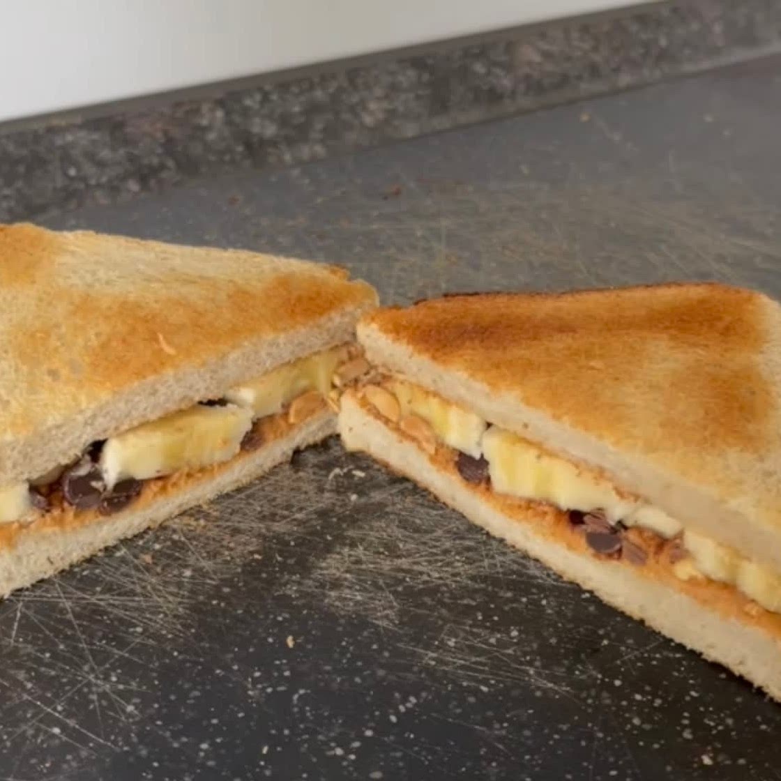 Erdnussbutter Schoko Bananen Sandwich