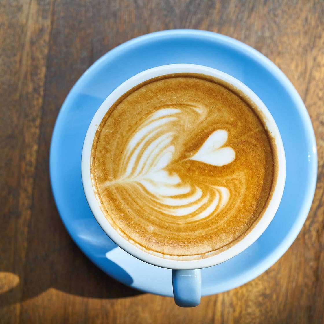 Caffé latté de catherine A   : l' explorateur des coeurs  :  une dose  intense d' Energie  au mélange enveloppant de Marco polo