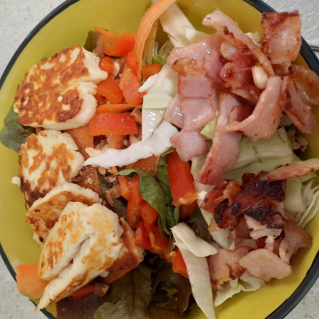 Bacon and haloumi breakfast salad