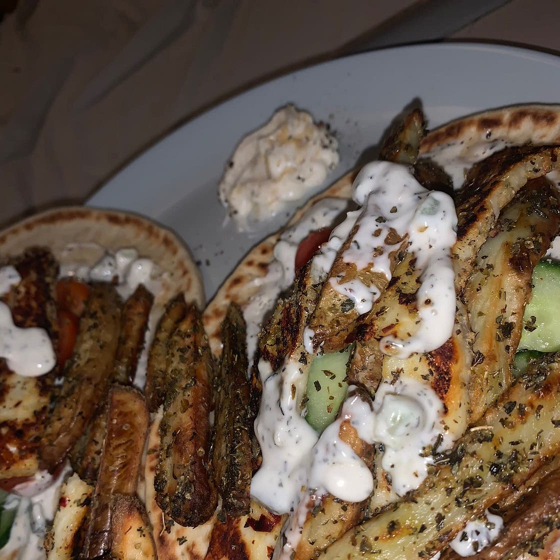 Halloumi gyros with herby chips