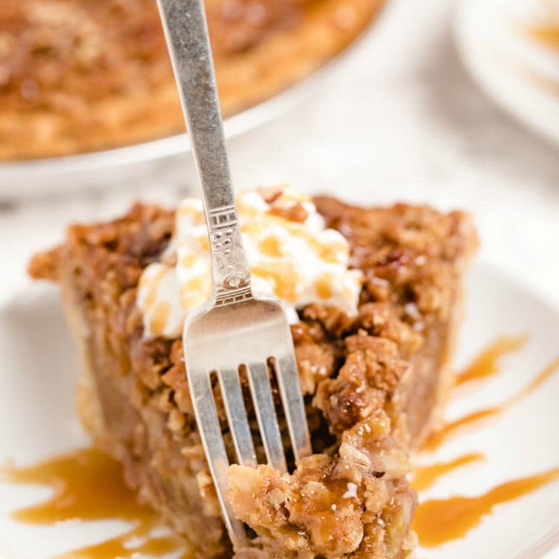 CRUNCHY CARAMEL APPLE PIE