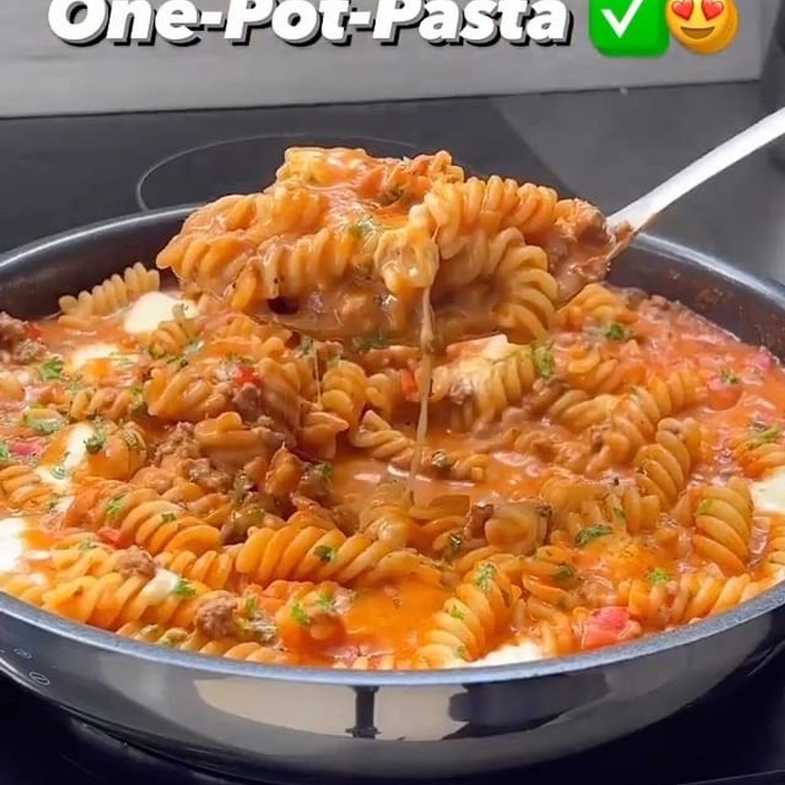 One-Pot-Pasta mit cremiger Hackfleischsauce