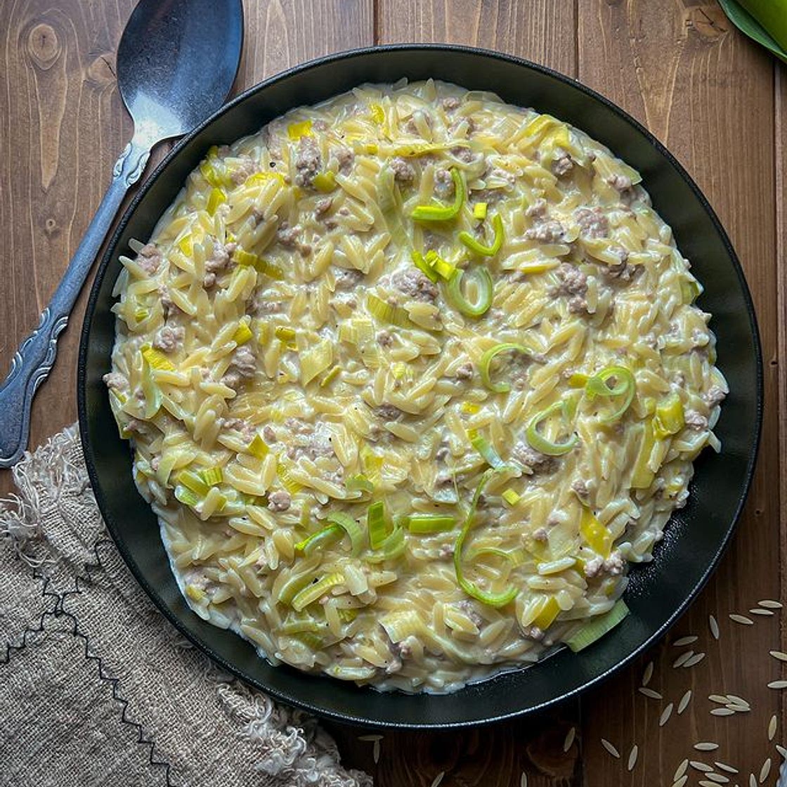 Orzo Pasta in Hack Lauch Käse Sauce