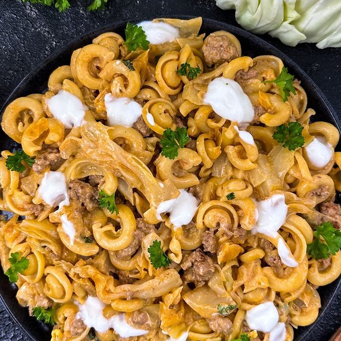 Nudeln mit Hackfleisch und Spitzkohl
