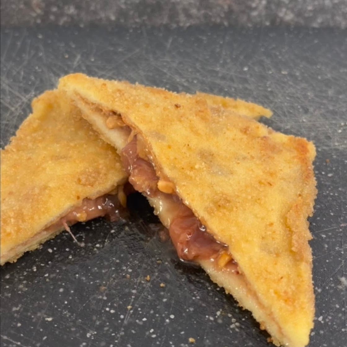 Gebratenes Erdnussbutter Marmeladen Sandwich