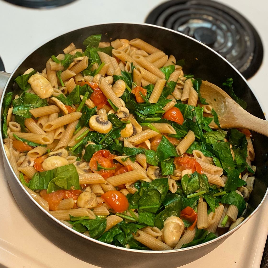 Quick Pasta with Tomatoes, Mushrooms and Spinach